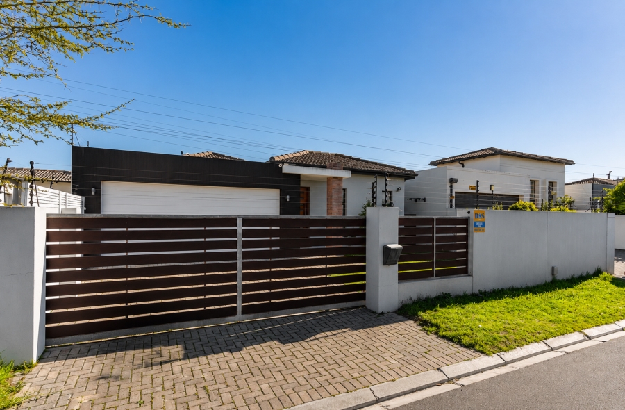 3 Bedroom Property for Sale in Parklands North Western Cape